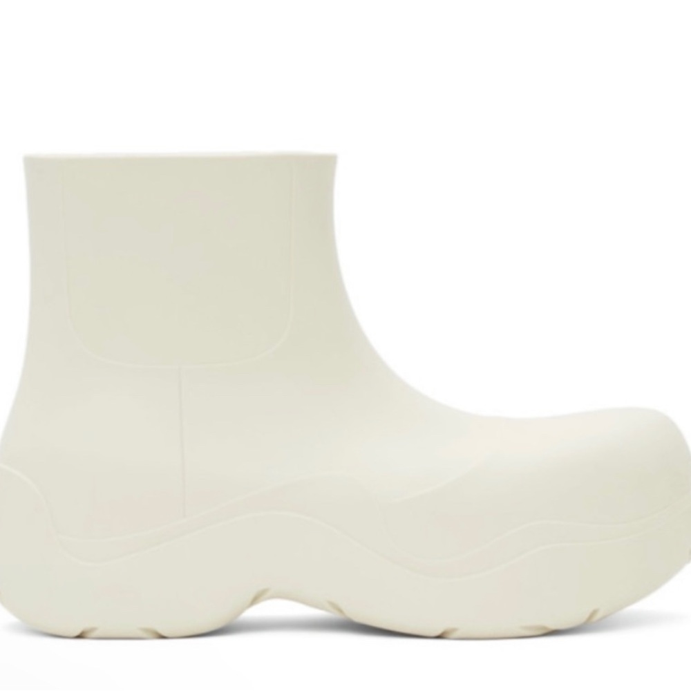 bottega veneta puddle boots.